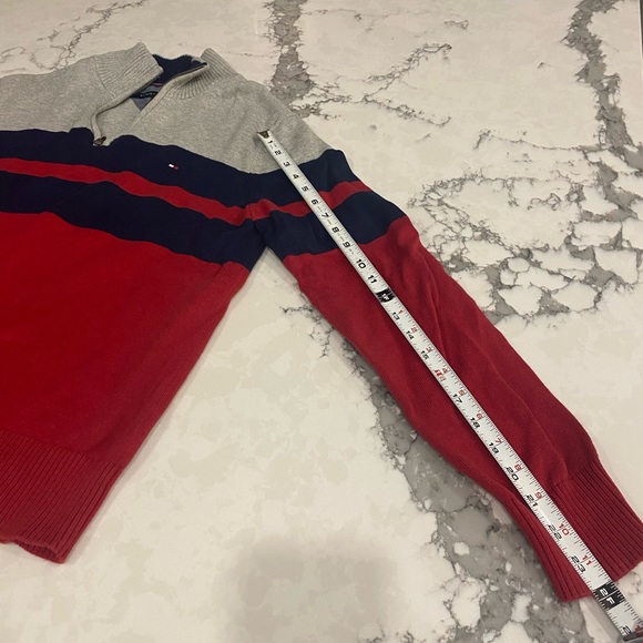 Tommy Hilfiger men’s small half zip sweater - Picture 5 of 6